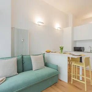 A Step From The By Rent Apartment Como